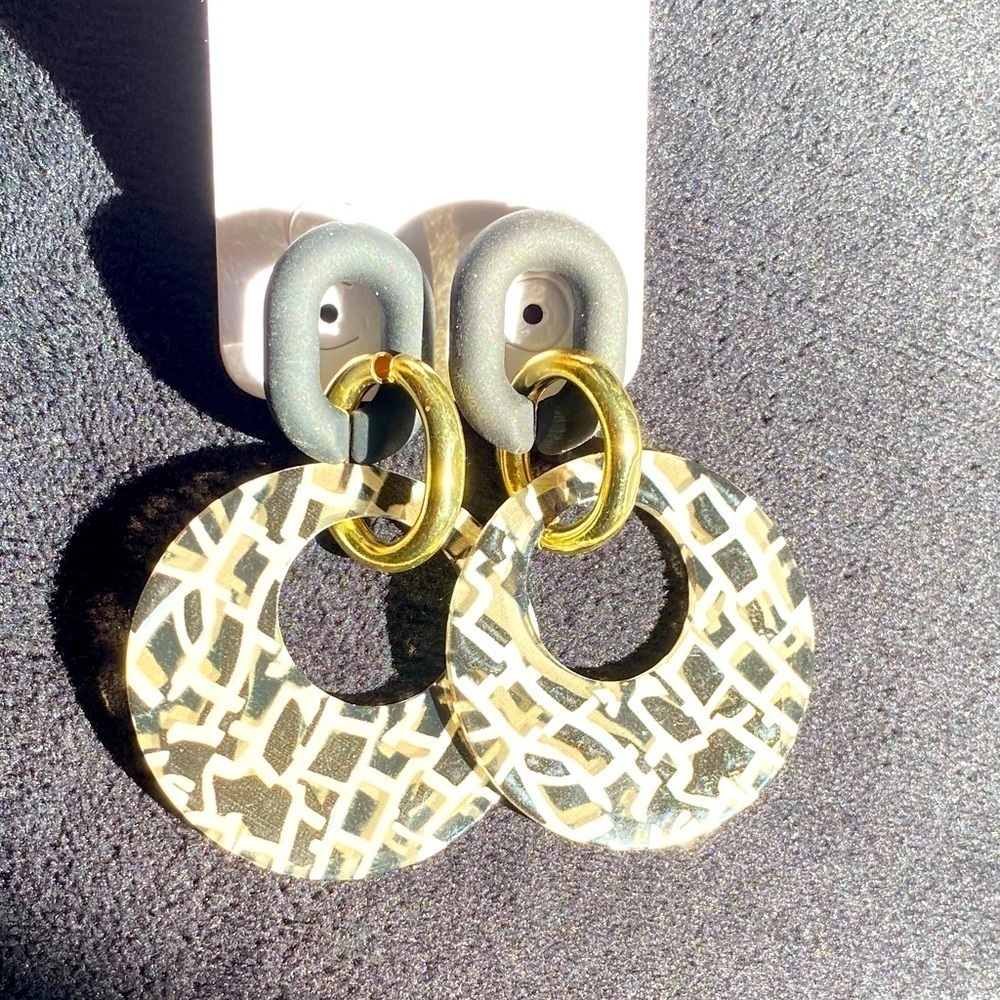 Cute gold, gray‎ and white earrings​​​​​​​​​